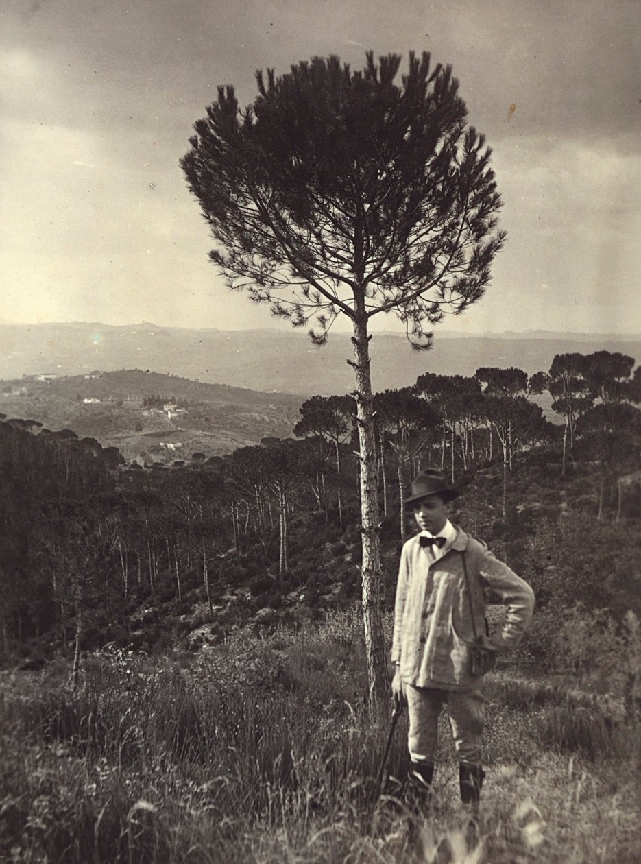 从 "Ricordi fiorentini"（佛罗伦萨的回忆）专辑中，画家Memo Ghini在国内的肖像，1919年8月27日（黑白照片）。 作者 阿尔贝托·费里（Alberto Fierli）