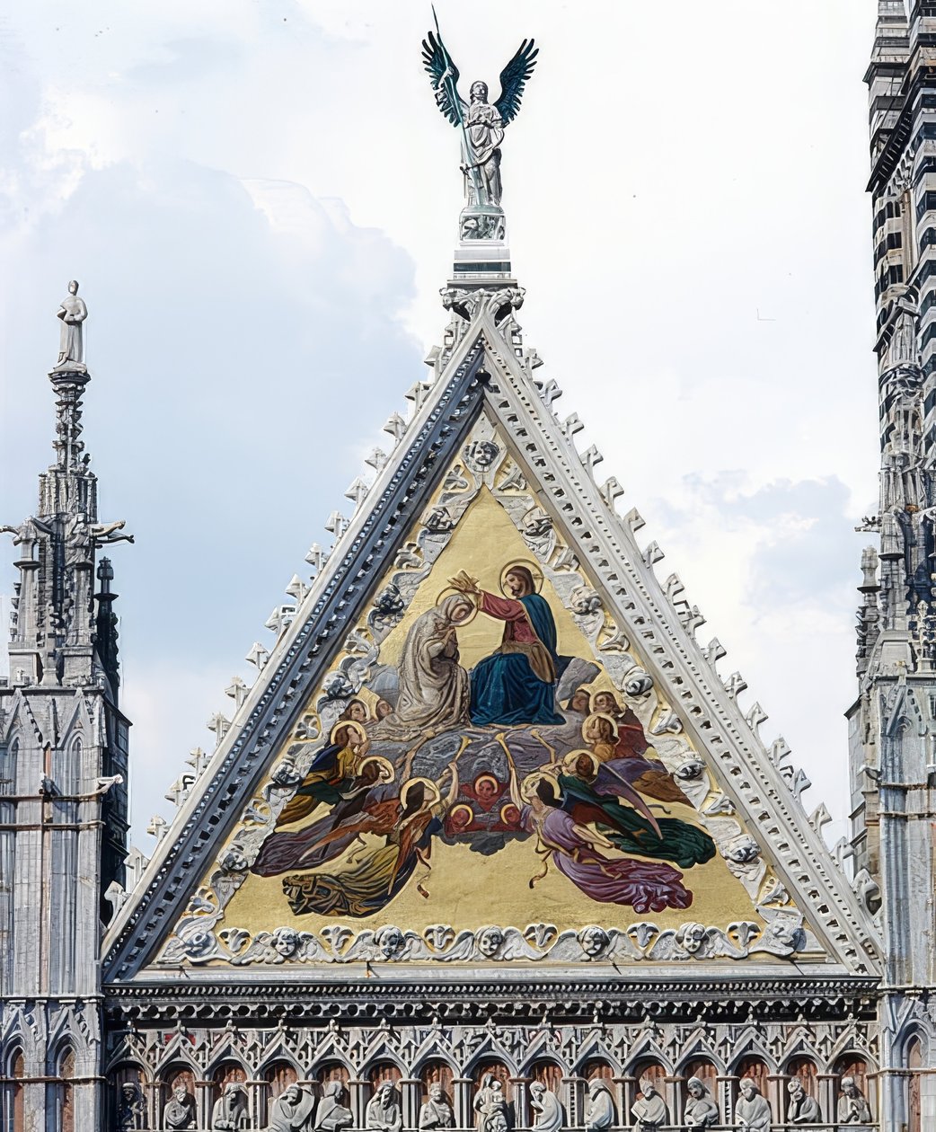 锡耶纳大教堂（Cattedrale di Santa Maria Assunta）。 1215-1263。细节：镶嵌有玛丽的皇冠。 1878年 作者 亚历山德罗·弗朗西（Alessandro Franchi）