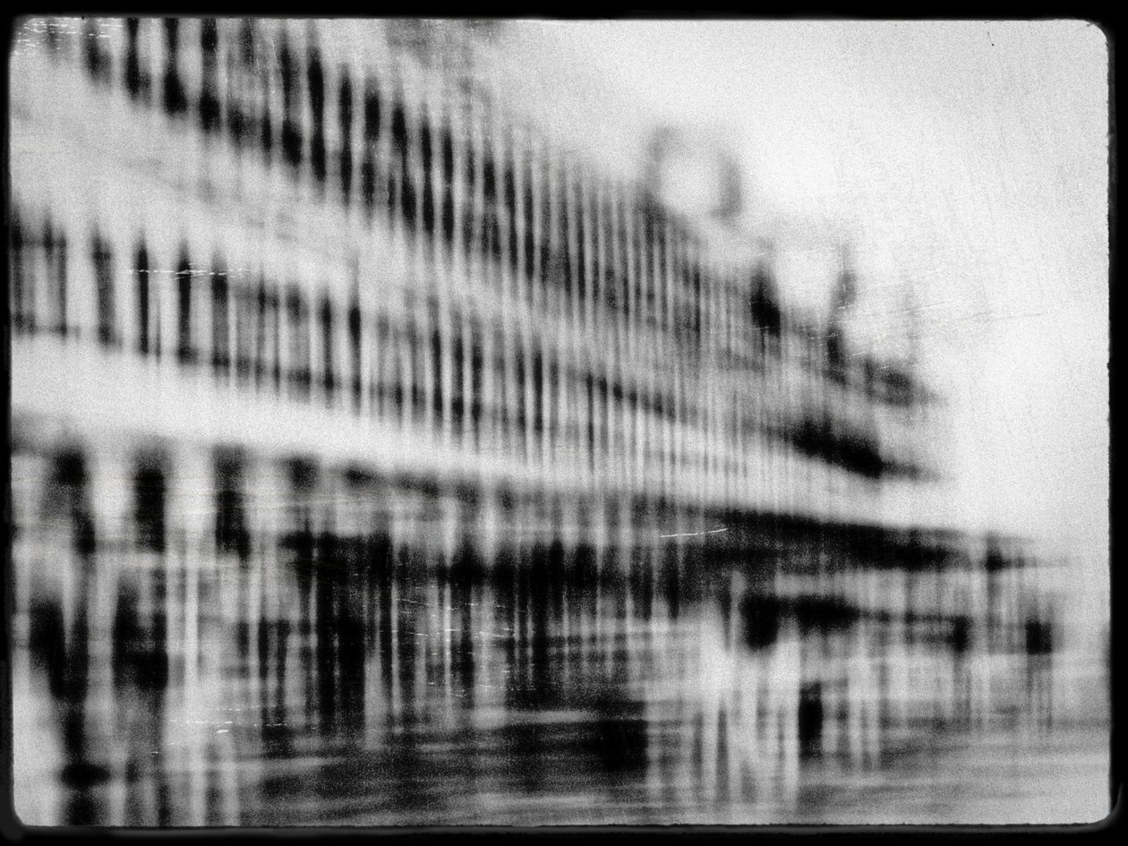 Airport,2019,(photography) 作者 亚历克斯·卡明克