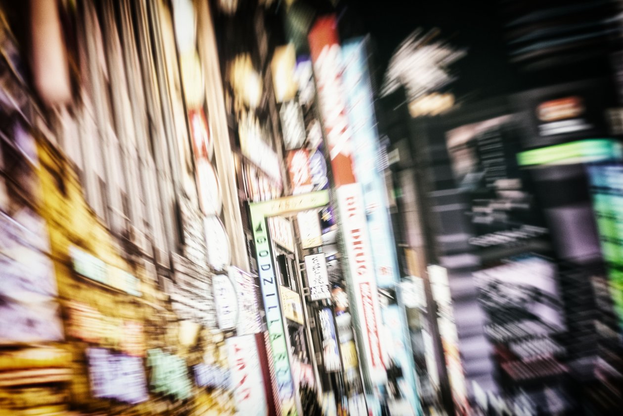  作者 亚历克斯·卡明克