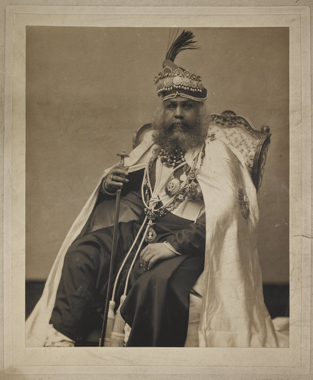 斋浦尔大君 Sawai Madho Singh 爵士肖像，约 1900 年代（黑白照片） 作者 亚历山大·巴萨诺