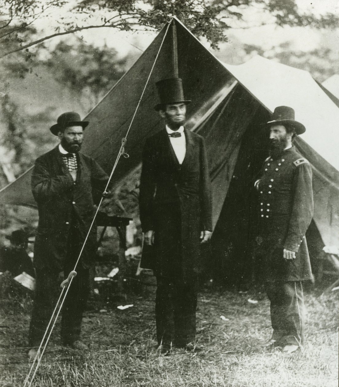 亚伯拉罕林肯与艾伦平克顿和少将John A. McClernand，1862年 作者 亚历山大·加德纳