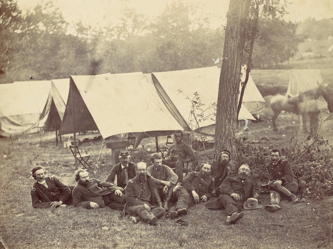 1862年10月在安提塔姆的波托马克军队总部的小组，1862年。 作者 亚历山大·加德纳