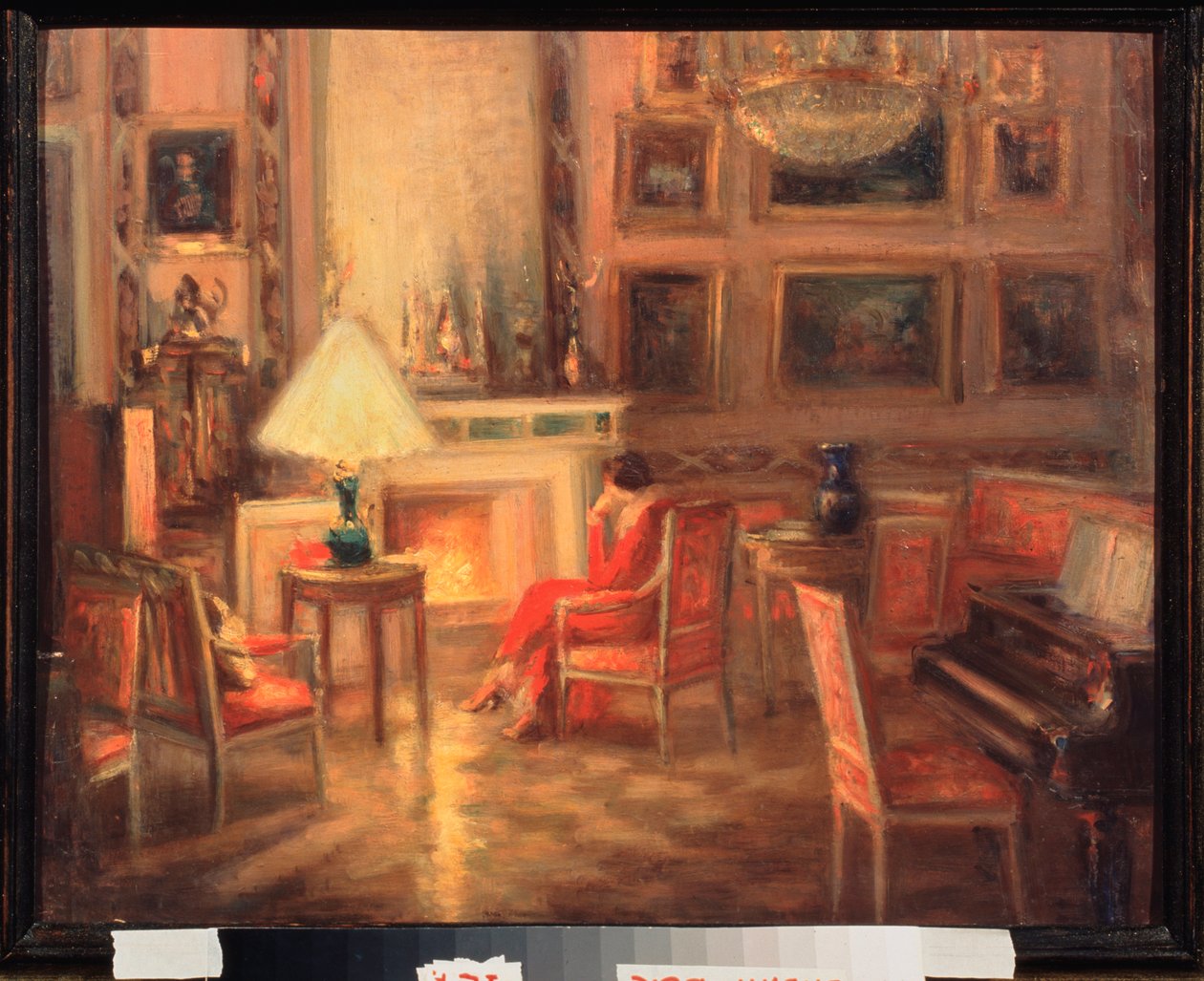 Interieur avec une femme pres de la cheminee (Interior with a Woman by the Fireplace) - Oeuvre de Alexander Sredin (Sredine) (1872-1934), huile sur carton 作者 亚历山大·斯雷丁
