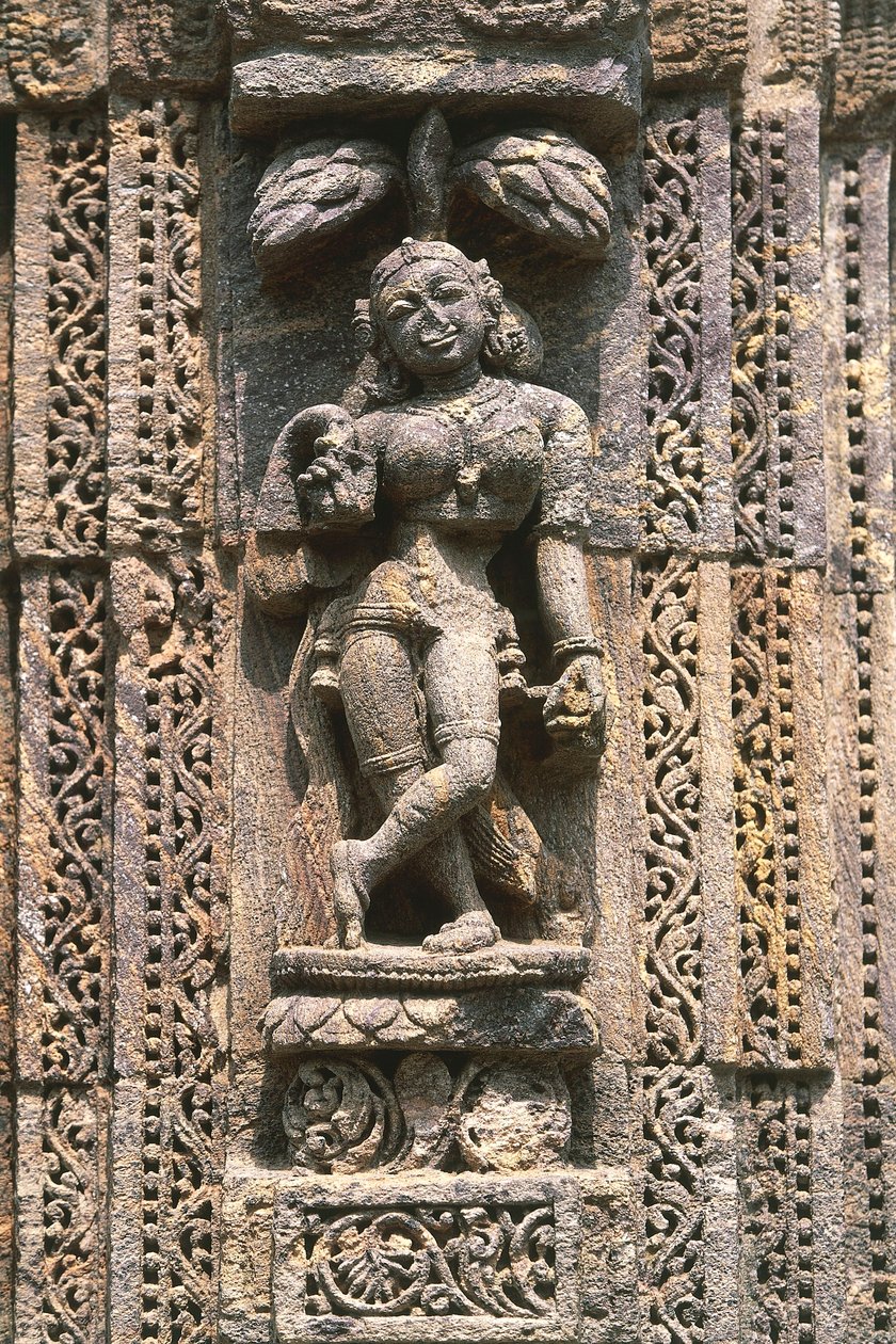 太阳神庙舞厅（Nata Mandir）中的舞者，浮雕（联合国教科文组织世界遗产名录）。 作者 亚历山大·加布里埃尔（后）Decamps
