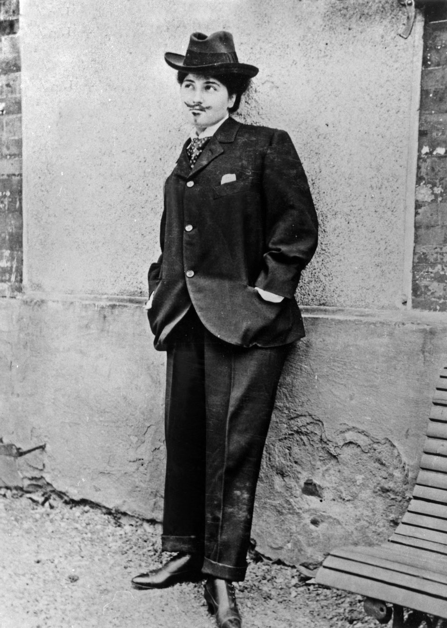 Mission Nathanson (1872-1950) 未来的 Mission Sert，打扮成男人，c. 1900 年，阿尔弗雷德·内森森摄 作者 阿尔弗雷德·纳坦森
