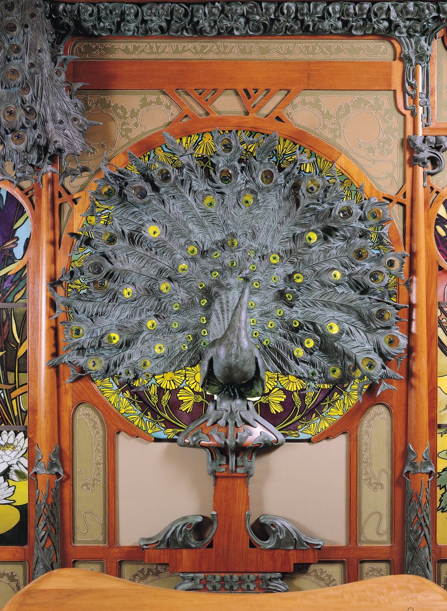 一只孔雀，来自巴黎Fouquet珠宝商的壁画中央面板，1901年（青铜和木头） 作者 阿方斯·慕夏