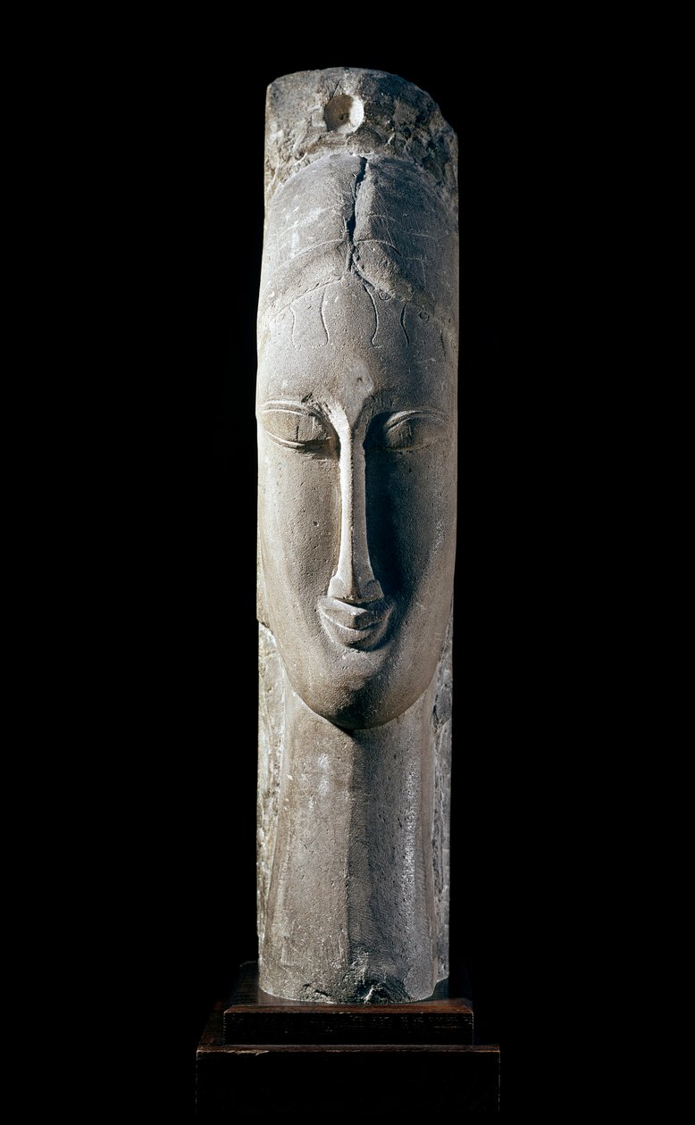 一个女人的头。 女人的头。 阿梅迪奥·莫迪利亚尼 (Amedeo Modigliani) 的雕塑 (1884-1920) 作者 阿梅代奥·莫迪利亚尼