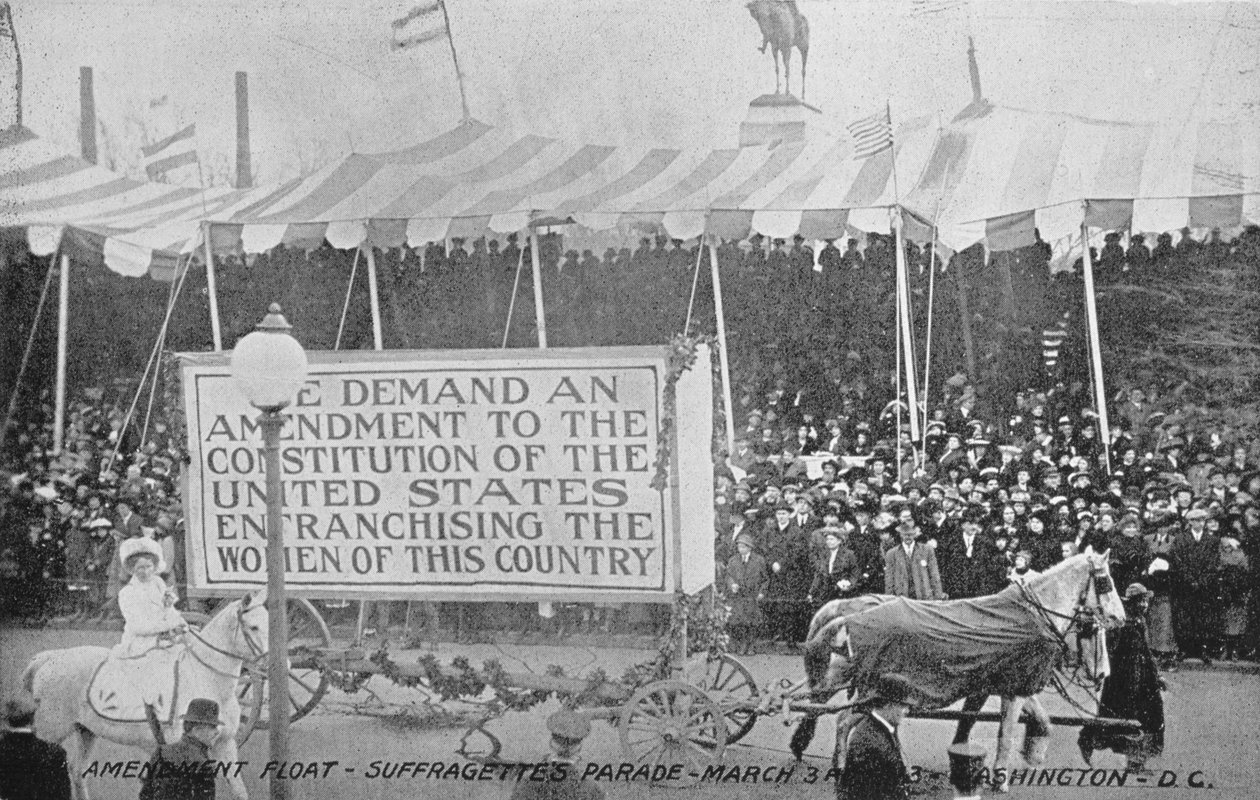 1913年3月3日，华盛顿特区Suffragettes Parade的修正案浮动 作者 美国摄影师
