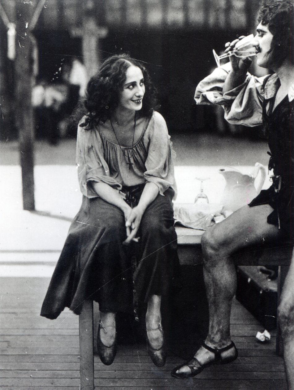 安娜·帕夫洛娃（Anna Pavlova）饰演费内拉（Fenella），出演1916年电影“波西奇的傻女孩”（The Dumb Girl of Portici） 作者 美国摄影师