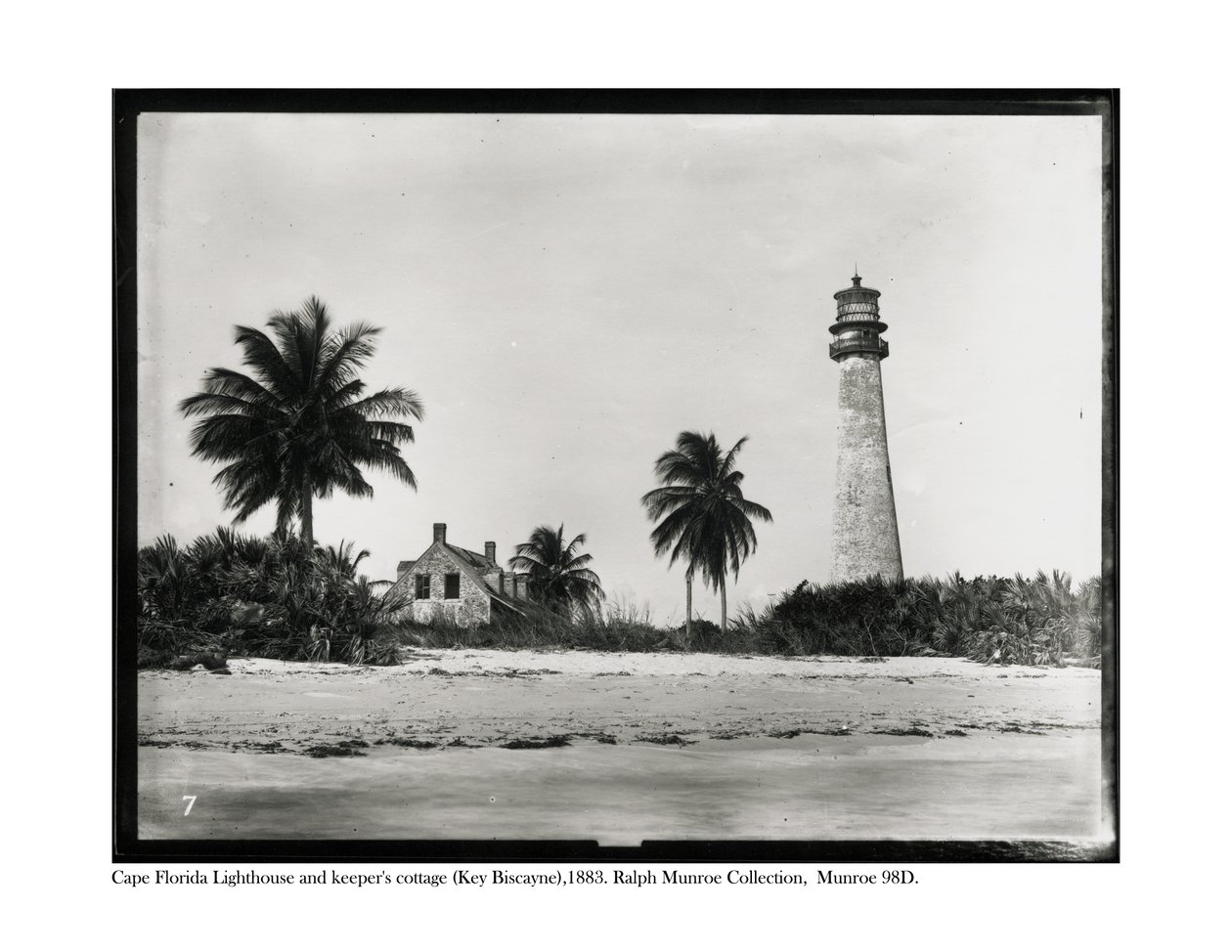 佛罗里达州角灯塔和饲养员小屋，Key Biscayne，1883年 作者 美国摄影师
