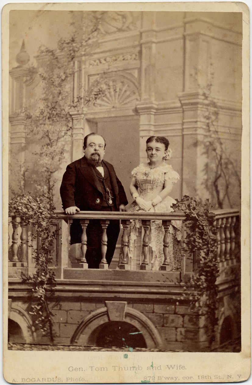Charles Sherwood Stratton，化名：汤姆大拇指（1838-83）和Mercy Lavinia Warren Bump（1841-1919），他的妻子，被称为Tom Thumb夫人，表演者和矮人;纽约A Bogardus拍摄的照片（al 作者 美国摄影师