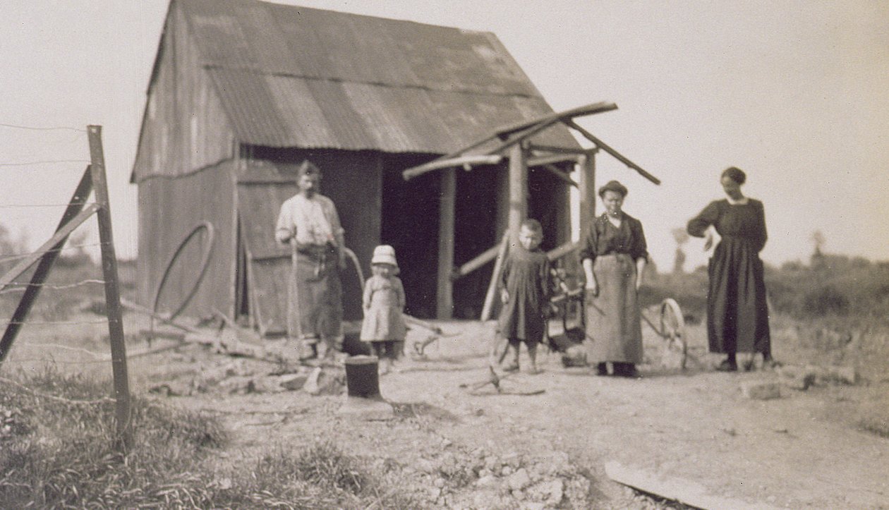 第一次世界大战后的儿童和家庭法国，Lens，Pas-de-Calais，1919年 作者 美国摄影师