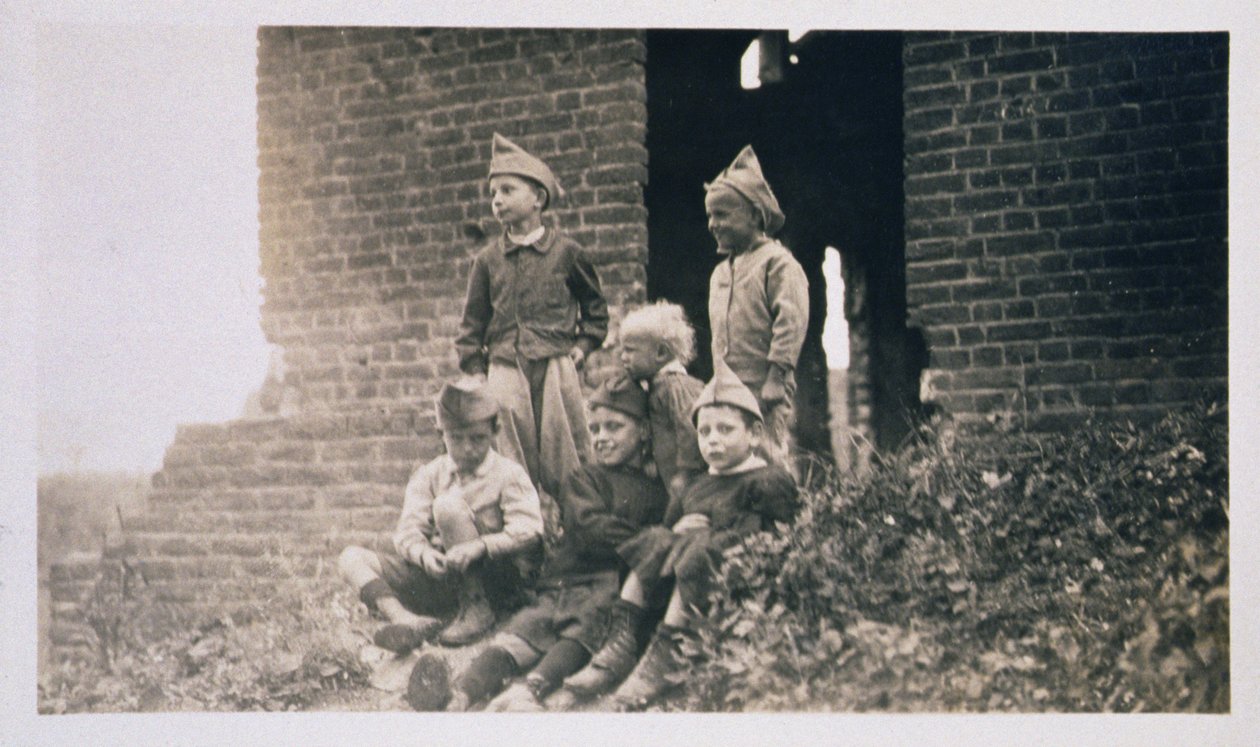 第一次世界大战后的儿童，法国，1919年 作者 美国摄影师