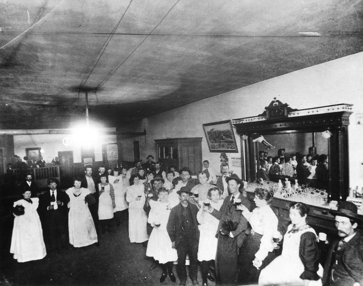 Crapper Jacks Saloon，Cripple Creek，Colorado，c.1895-99 作者 美国摄影师