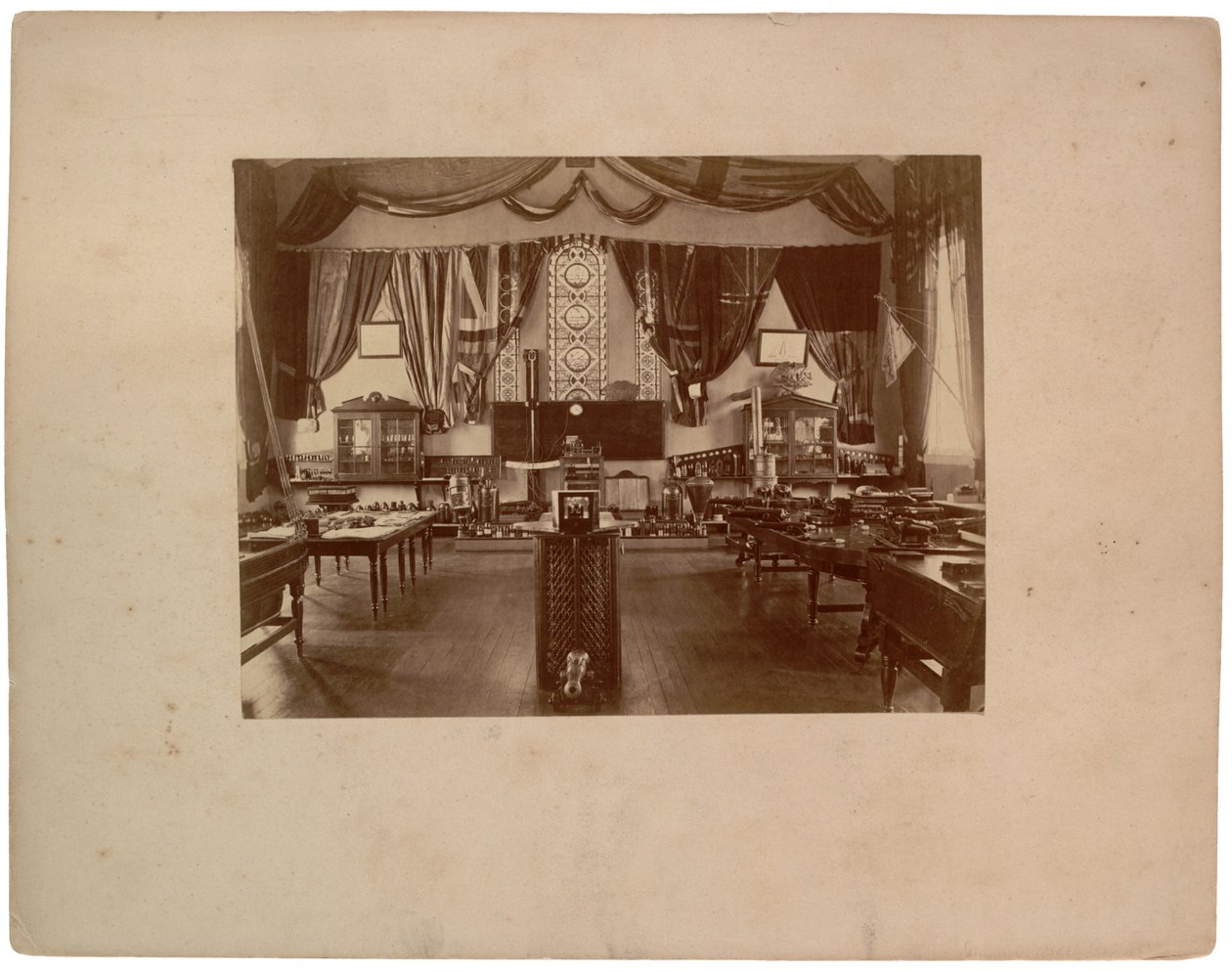 Gunnery样板房，1870年（棕褐色照片） 作者 美国摄影师