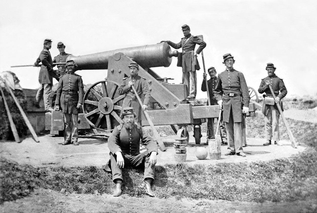 纽约炮兵在1862年春天在科克伦堡的一把重炮中 作者 美国摄影师