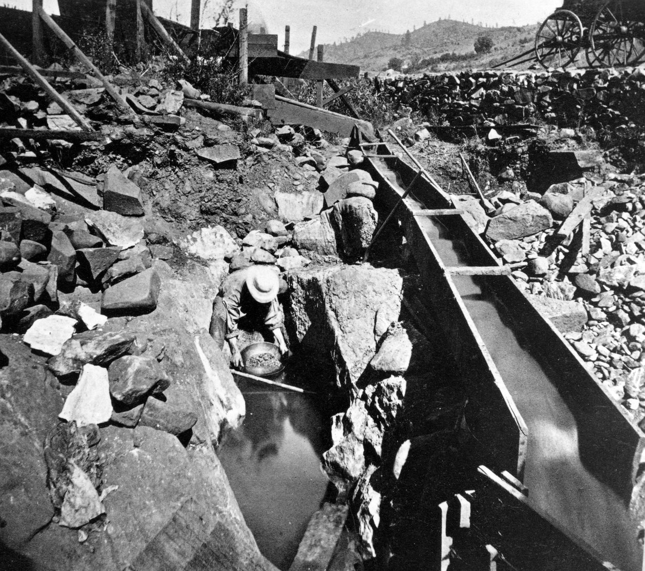 1866年Lawrence和Houseworth出版的“加利福尼亚宝石风景”中的Placer Mining，Panning Out 作者 美国摄影师
