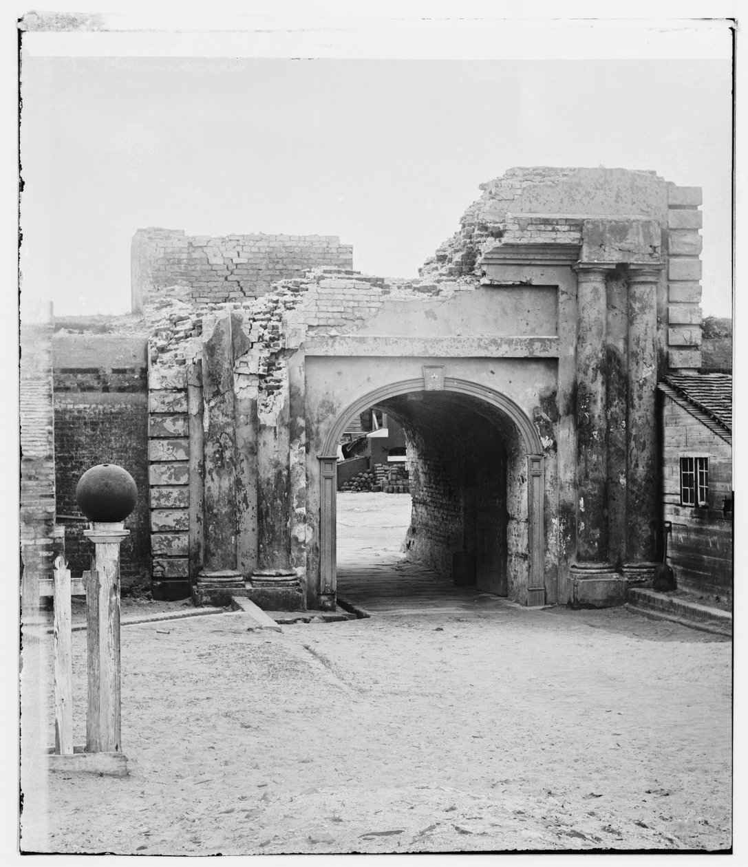 南卡罗来纳州莫尔特里堡的萨利港，战争结束，1865年 作者 美国摄影师