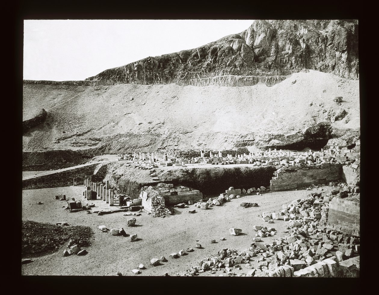 Menthu-Hotep寺，Deir El-Bahri（灯笼幻灯片） 作者 美国摄影师