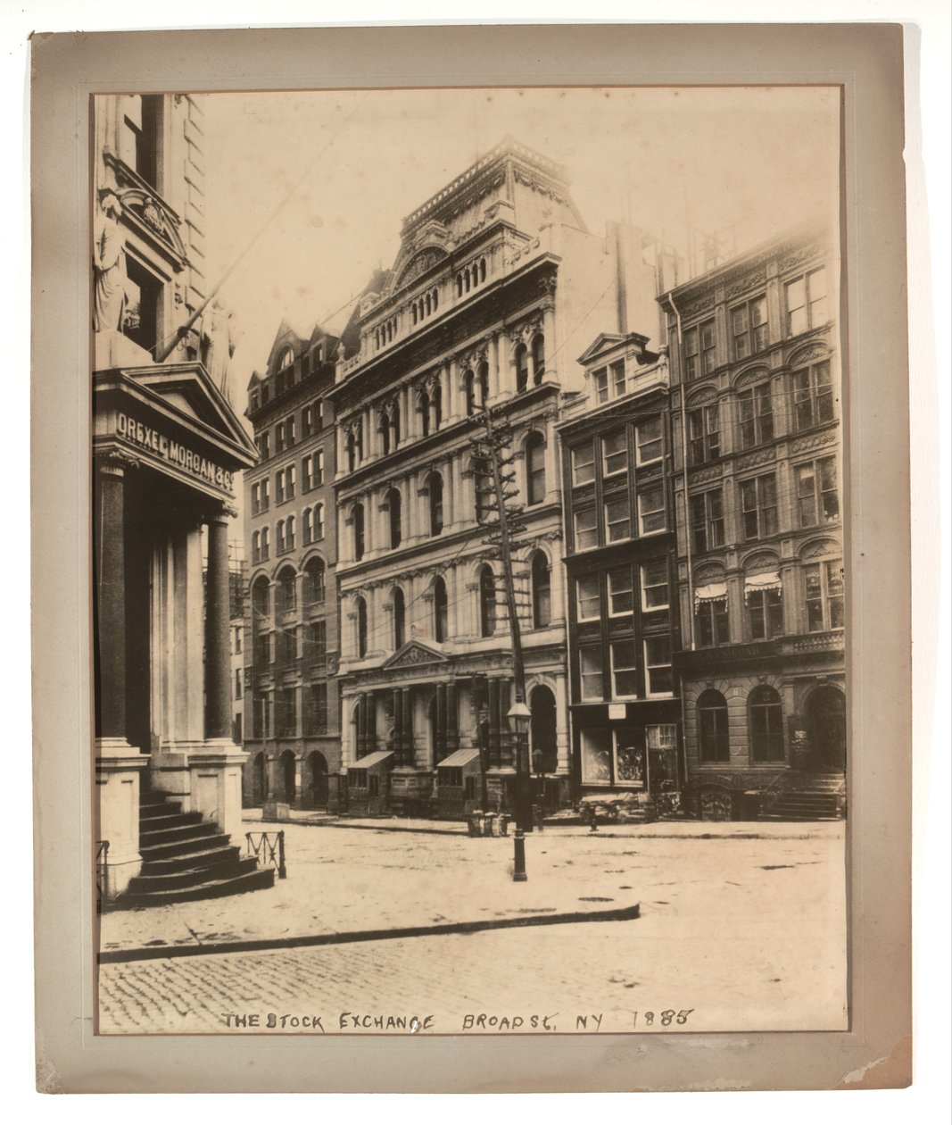1885年Broad Street证券交易所（棕褐色照片） 作者 美国摄影师