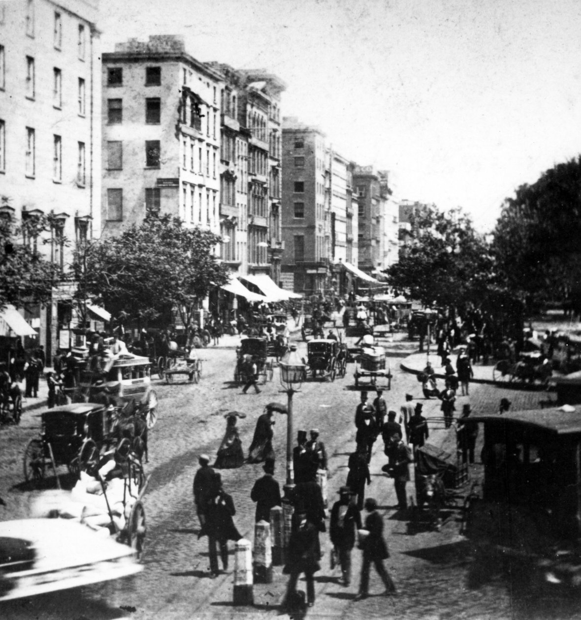 从巴纳姆博物馆查看百老汇，1860年代 作者 美国摄影师
