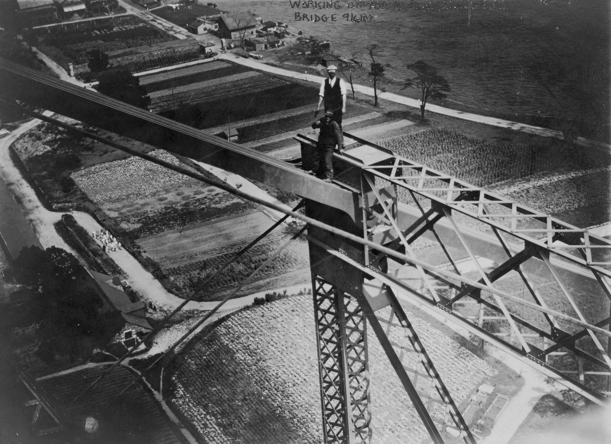 1907年在Blackwells Island桥上工作 作者 美国摄影师