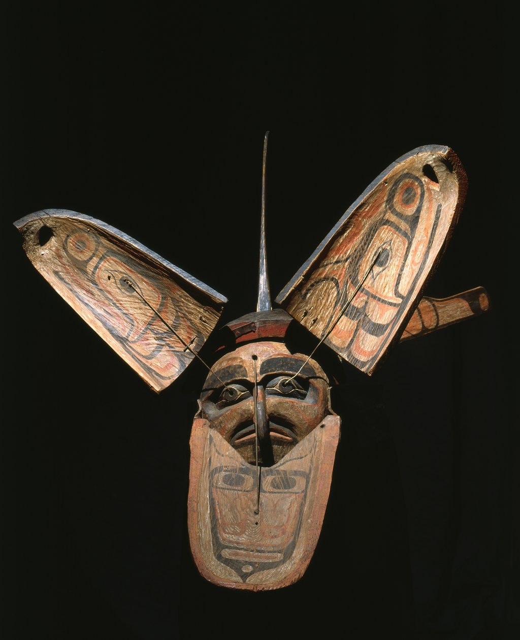 Kwakiutl转换面膜（彩色木材） 作者 美国学校