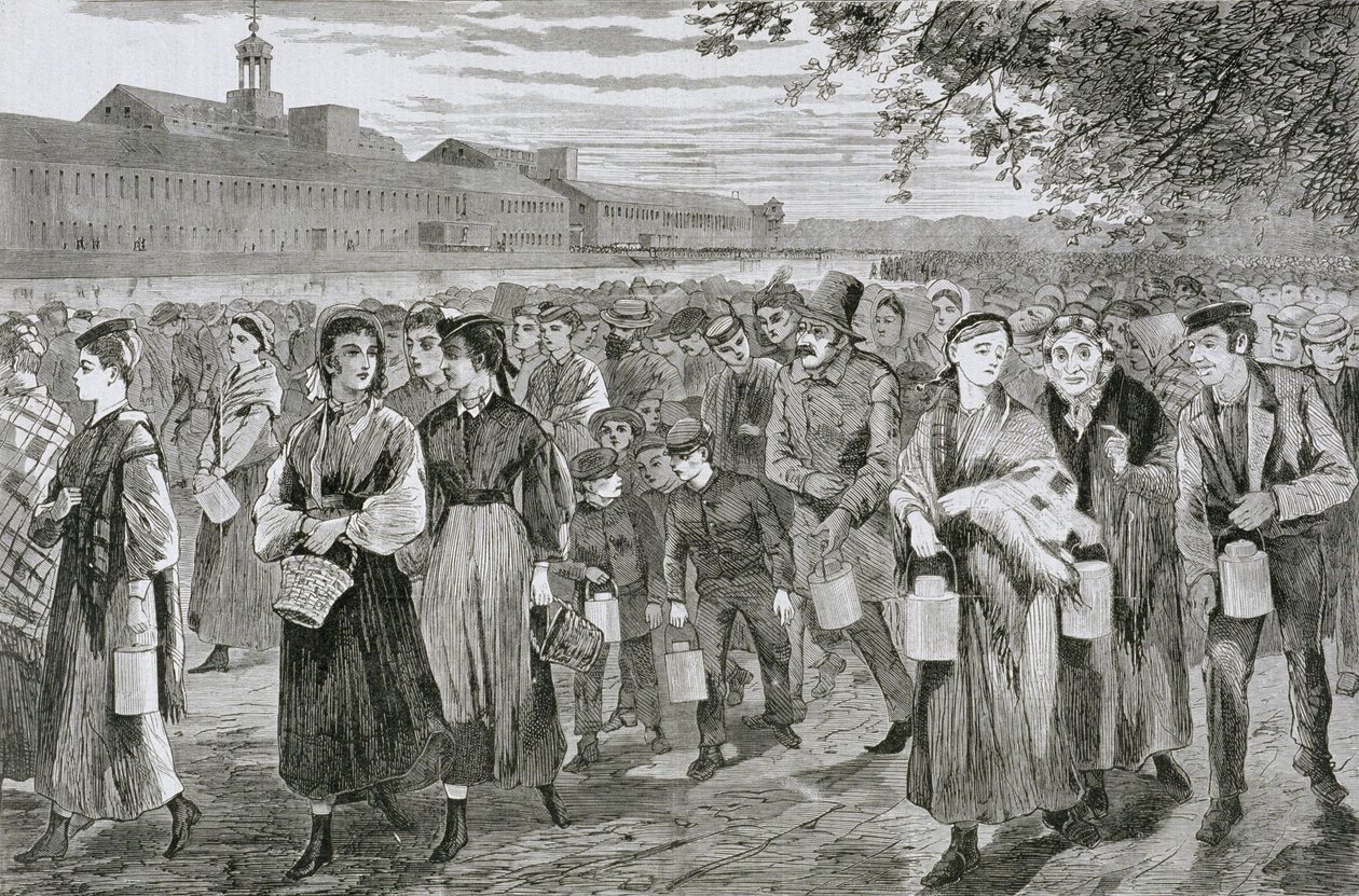 男人和女人下班后带着午餐桶离开工厂，1868年 作者 美国学校