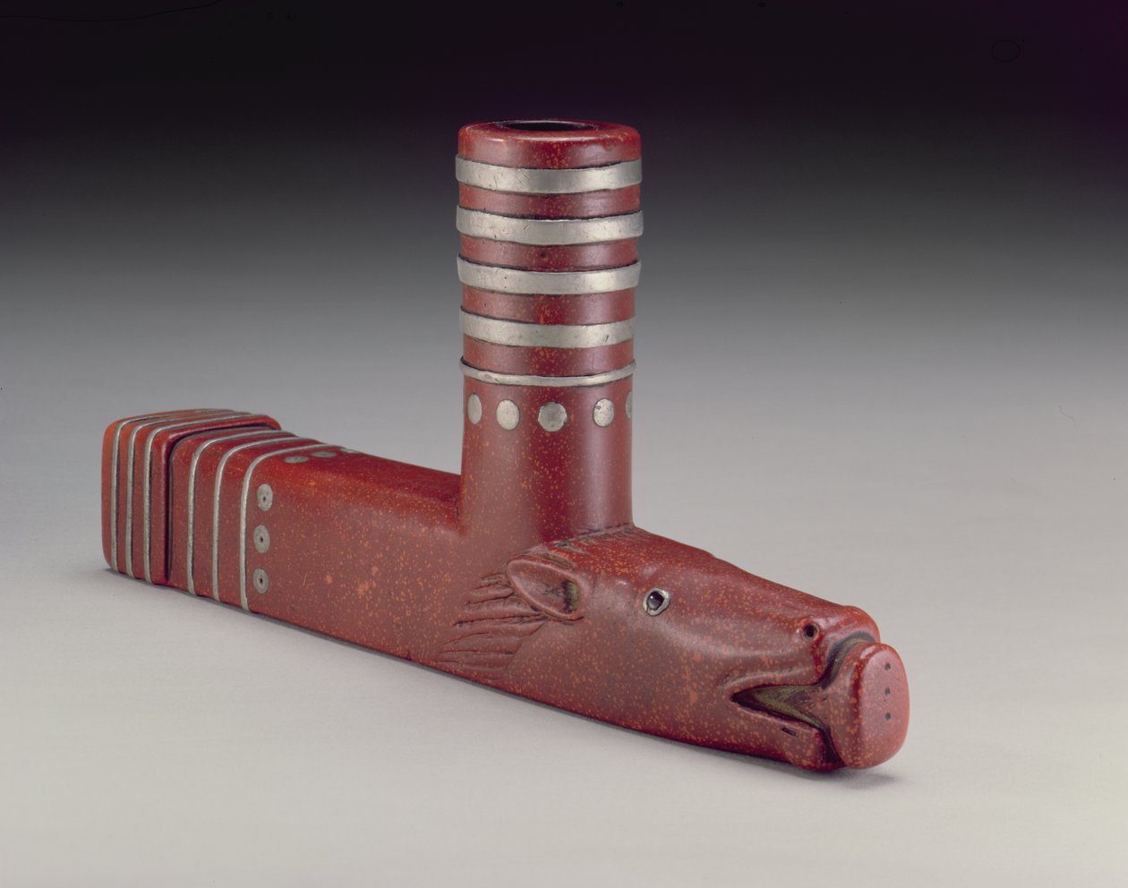 管碗，Eastern Sioux，c.1880（带铅和玻璃镶嵌的catlinite） 作者 美国学校