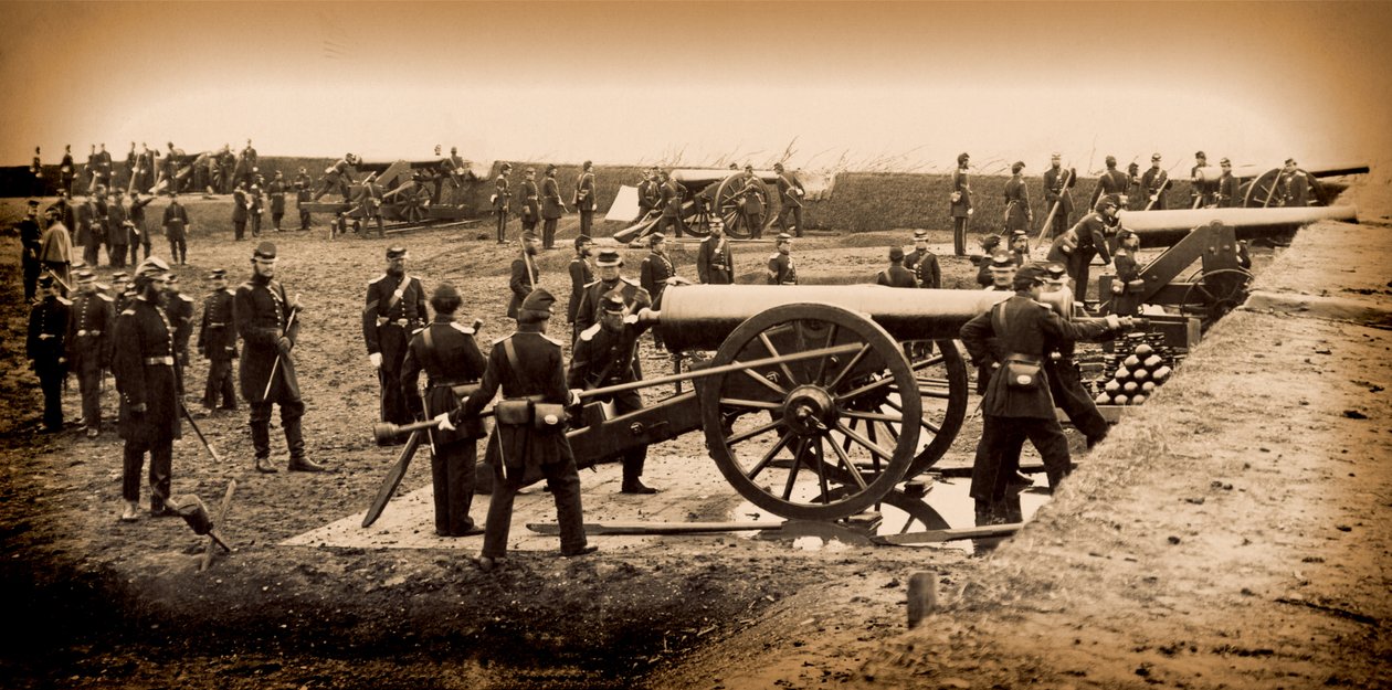 1861年末在理查森堡举行的第一支康涅狄格重型炮兵 作者 美国摄影师