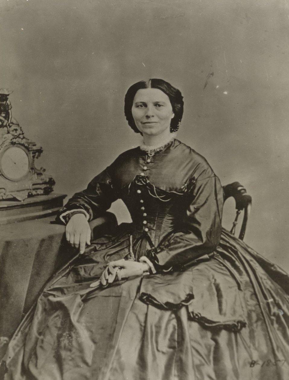 Clara Barton, c.1865 (b/w photo) 作者 美国摄影师