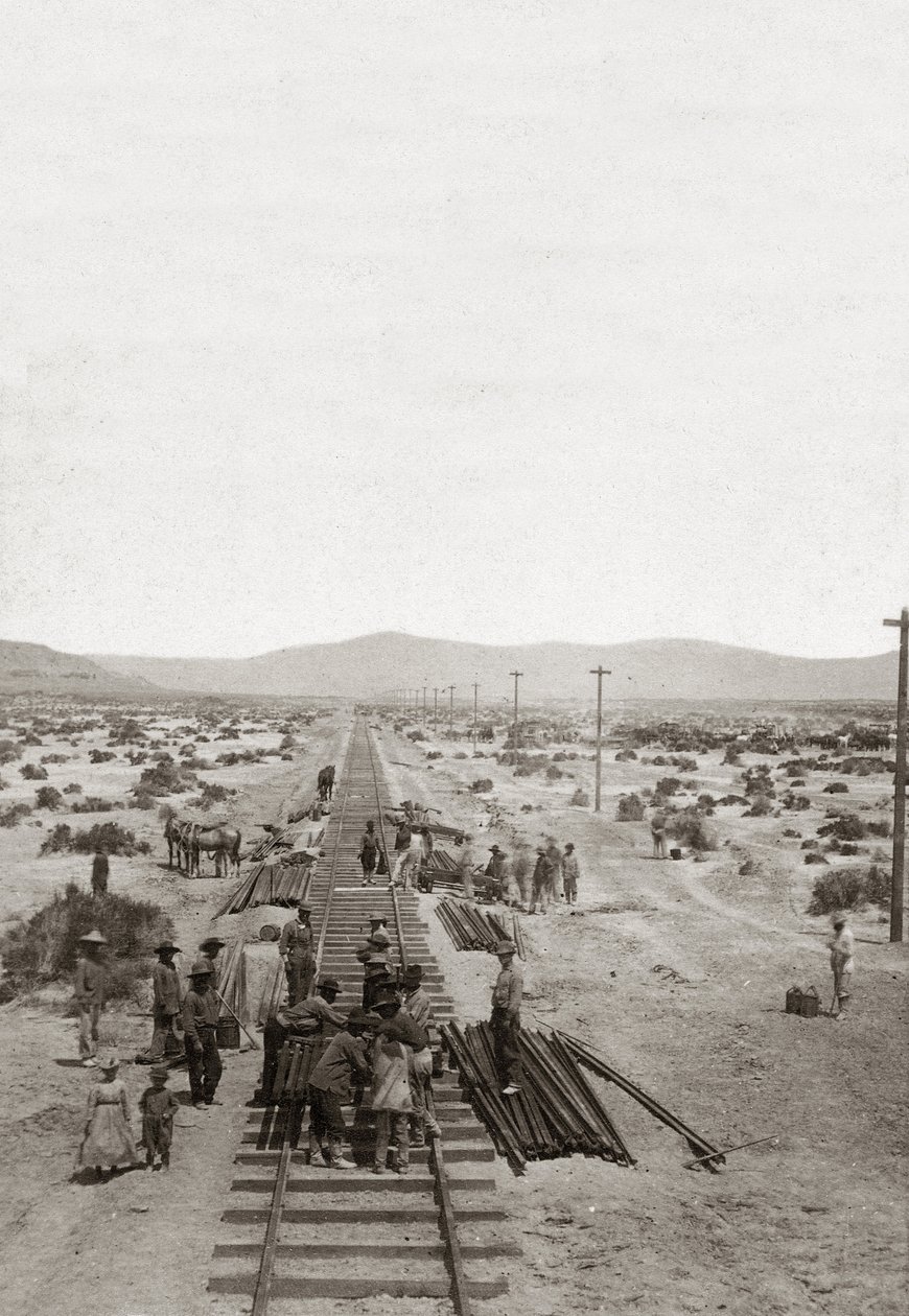 Construction in 1869 of the Central Pacific Railways - Nevada - Workers building the railway lines of the Central Pacific Company to build the first North American transcontinental railway. (Central Pacific Railroad company) 作者 美国摄影师