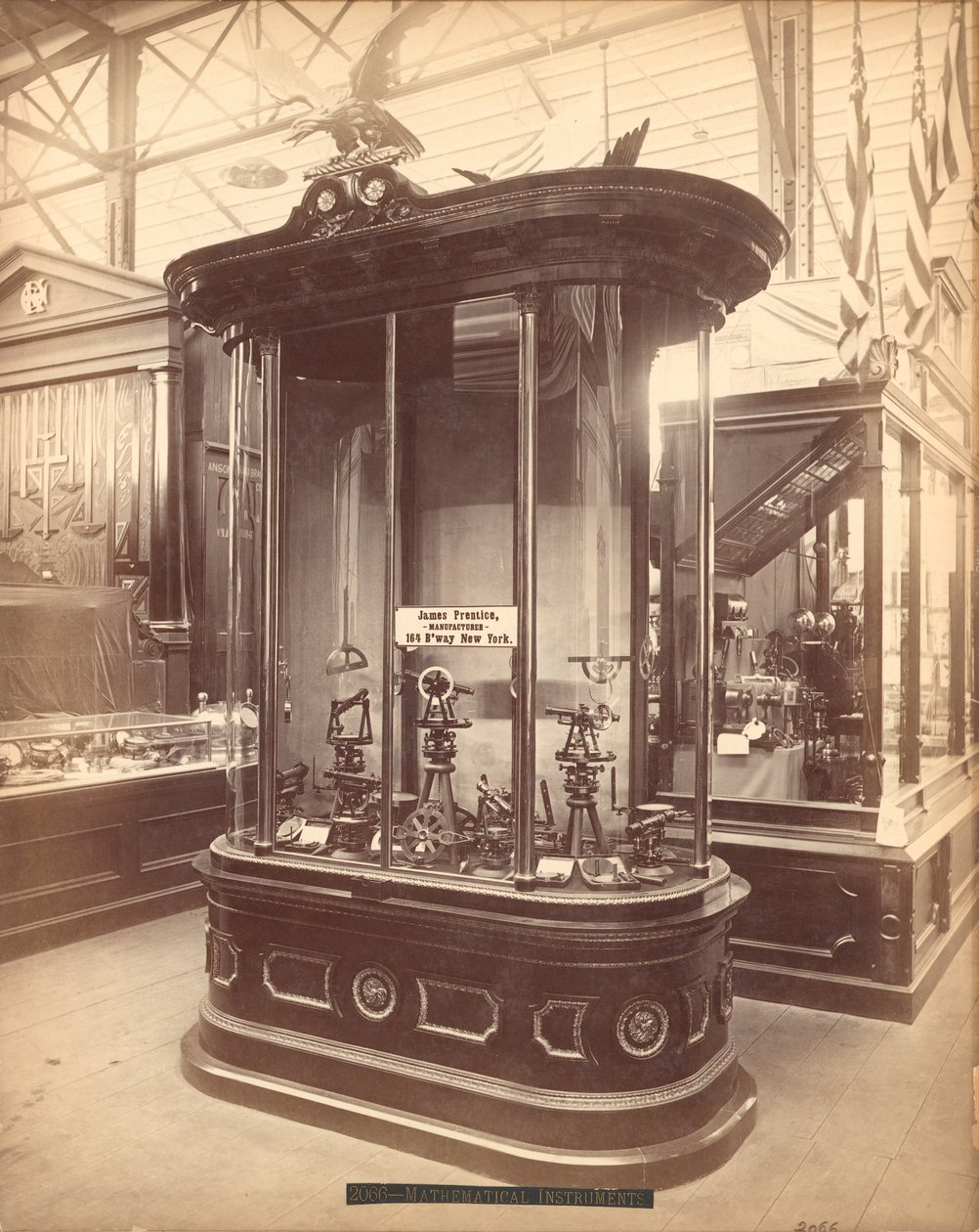 James Prentices展览，主楼，百年国际展览，费城，1876年（蛋白印刷） 作者 美国摄影师