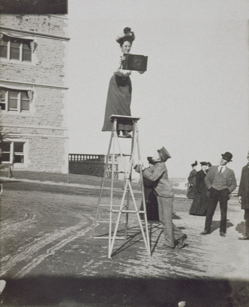 Jessie Tarbox Beals（1871-1942）在路易斯安那购买博览会上，1904年 作者 美国摄影师