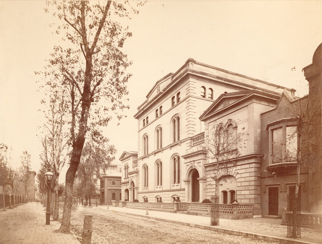 约瑟夫哈里森住宅，位于1866年东里滕豪斯广场南18号，227号（蛋白印刷品） 作者 美国摄影师