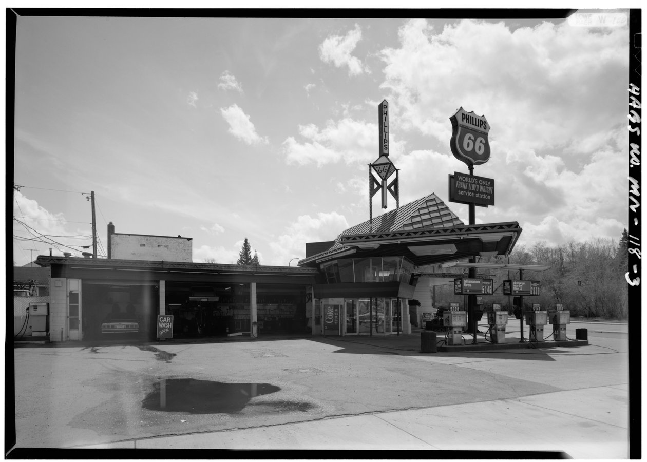 Lindholm Oil Company Service Station, Cloquet, Minnesota (b/w photo) 作者 美国摄影师