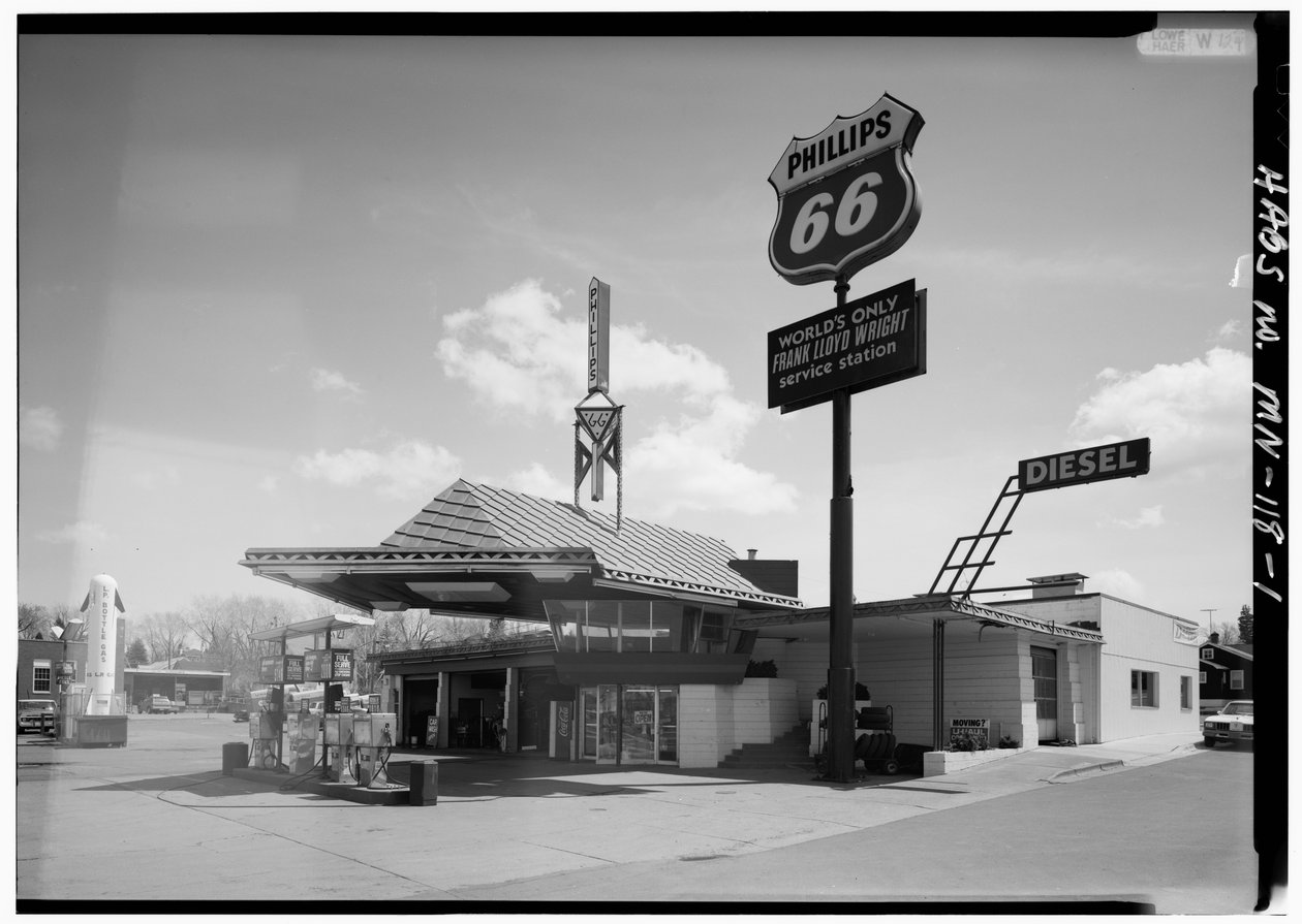 Lindholm Oil Company Service Station, Cloquet, Minnesota (b/w photo) 作者 美国摄影师