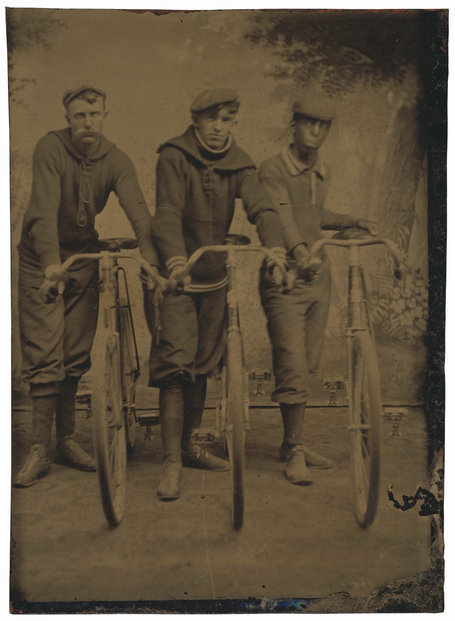 马歇尔-沃尔特斯 "少校 "泰勒和自行车赛手，约 1899 年（照片1899 年（照片） 作者 美国摄影师