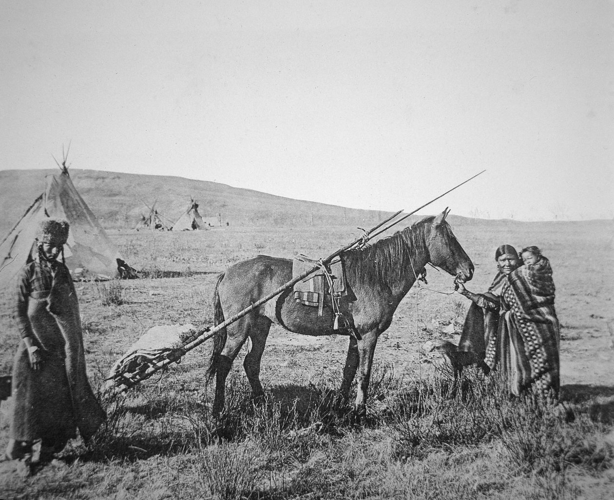 加拿大西部的美洲土著克里人，约 1890 年（黑白照片） 作者 美国摄影师
