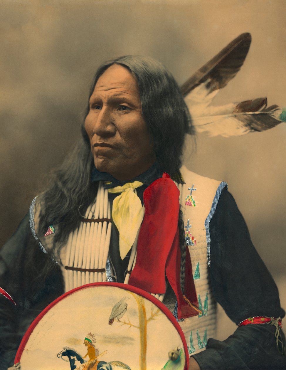 Oglala Sioux 酋长用鼻子罢工的肖像 作者 美国摄影师