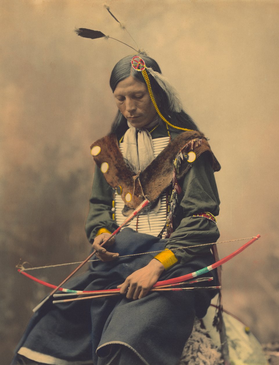 Oglala Sioux 议会首席骨项链的肖像 作者 美国摄影师