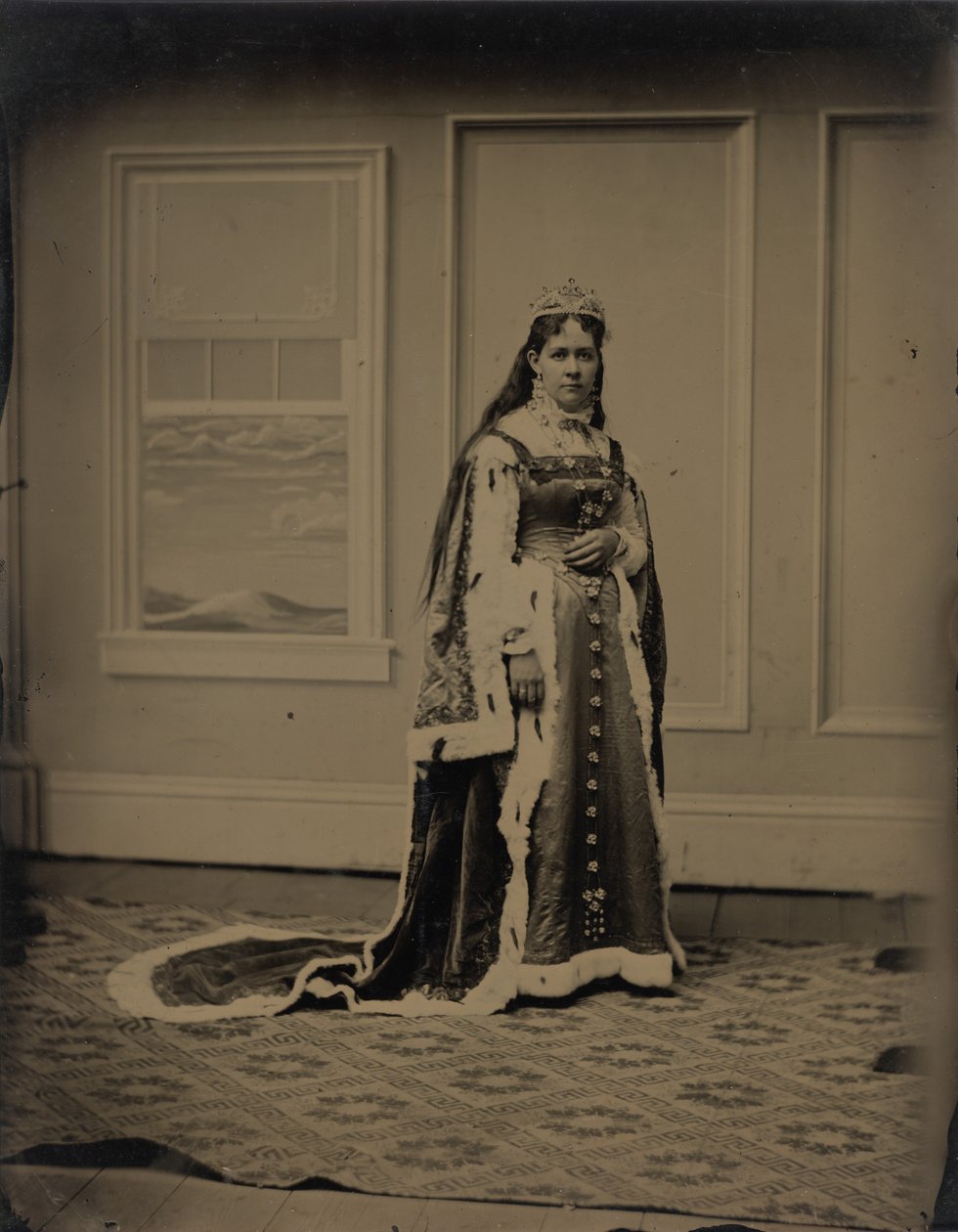 妇女肖像，1880 年代（照片） 作者 美国摄影师