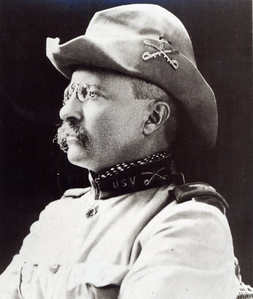 1898年，西奥多-罗斯福作为美国第一志愿骑兵队的中校（黑白照片）。 作者 美国摄影师