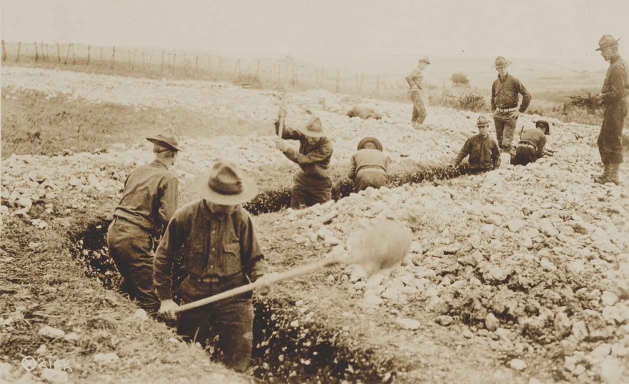 美国海军陆战队在法国挖掘，1917-19 作者 美国摄影师
