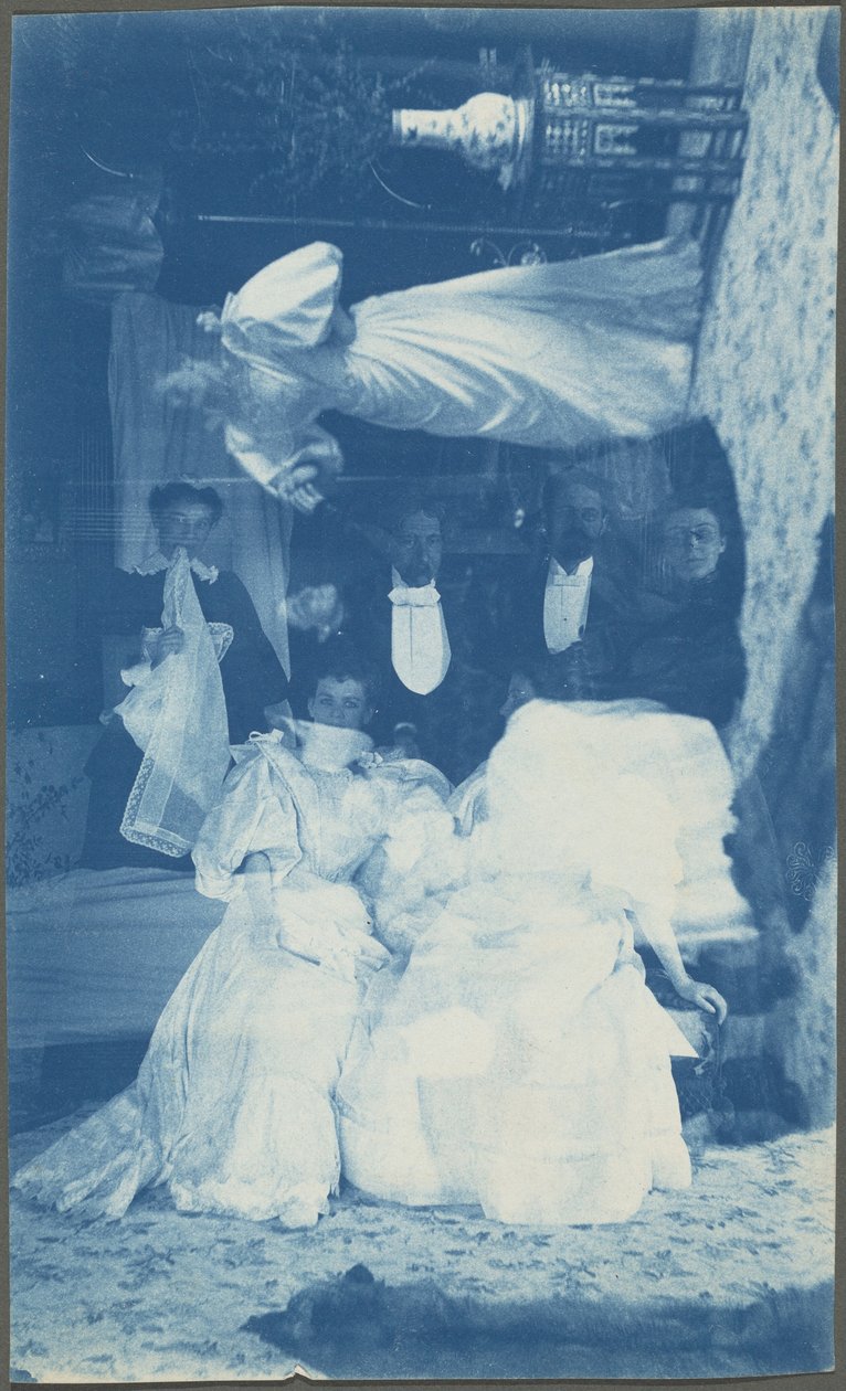无题（室内几人的双重曝光），1890 年代（照片） 作者 美国摄影师