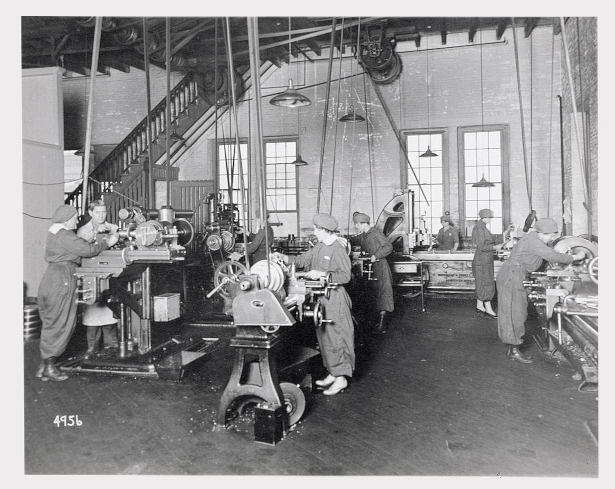 1917年第一次世界大战期间在工厂工作的妇女 作者 美国摄影师