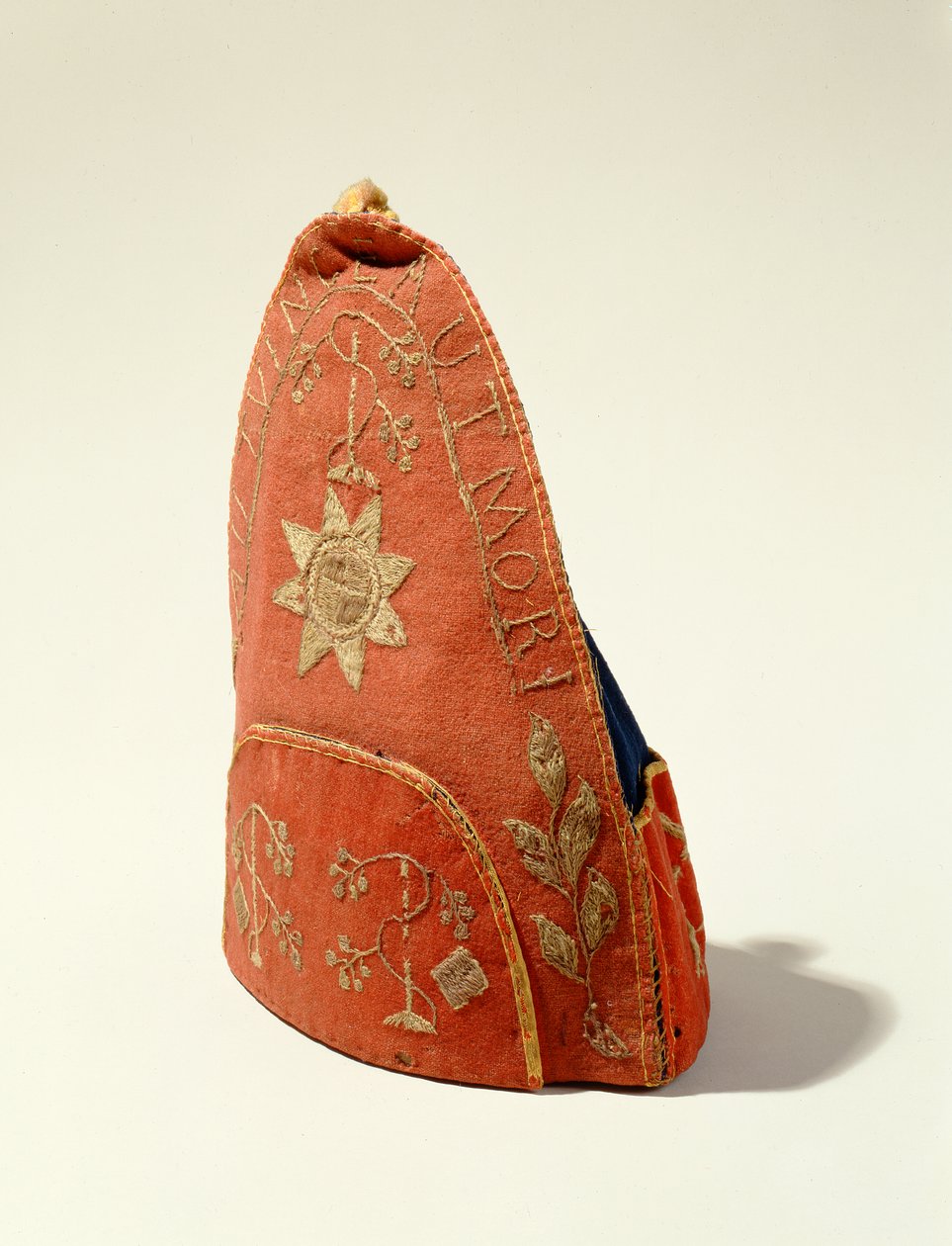 手榴弹帽，1740-70（羊毛和亚麻） 作者 美国学校