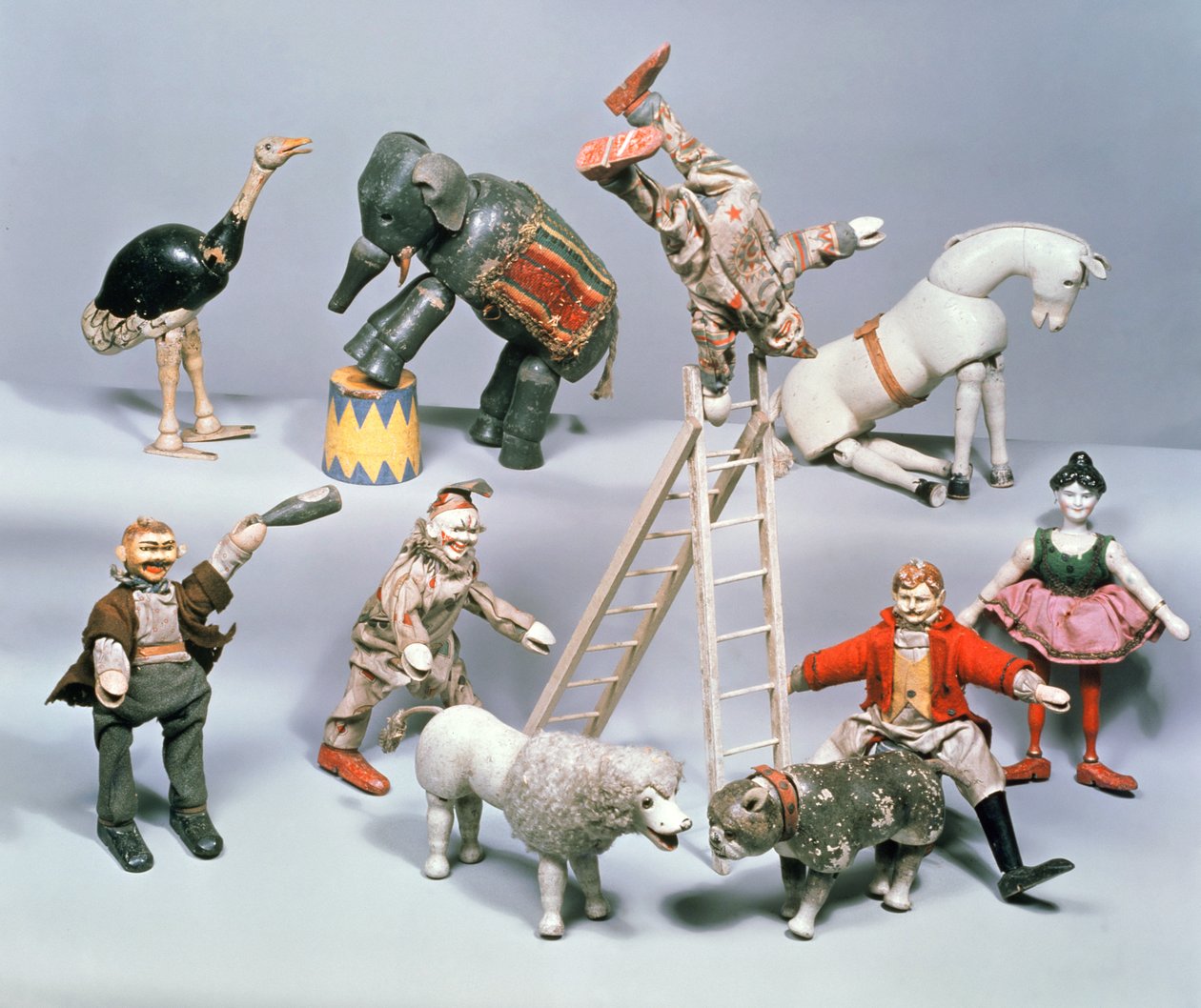 Humpty Dumpty Circus杂技演员和动物园。 c.1900（wood und paier mache） 作者 美国学校