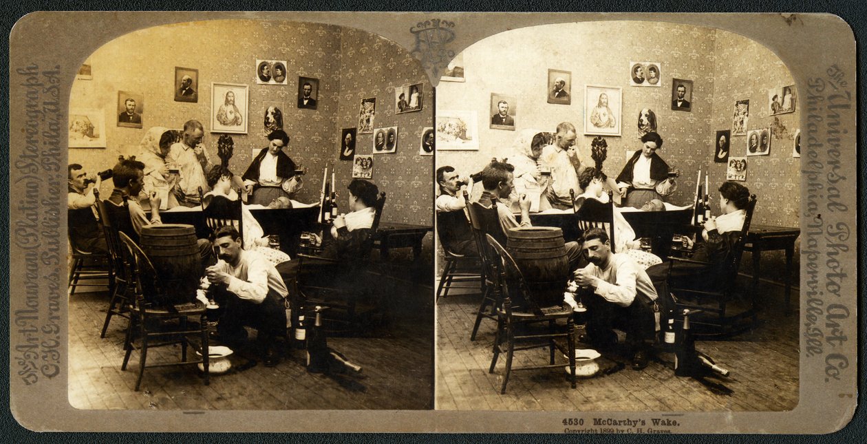 McCarthys Wake（第1部分），1899年（立体摄影） 作者 美国学校